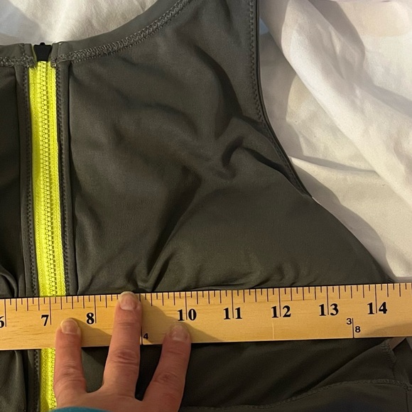 Athleta Sports Bra with Removable Pads, size Medium - Picture 5 of 9